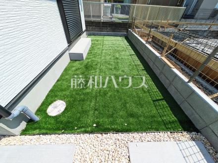 14号棟　庭　【八王子市石川町】
お庭はガーデニングや家庭菜園だけでなく、子ども達の遊び場としても最適です　／撮影日2025/04/17