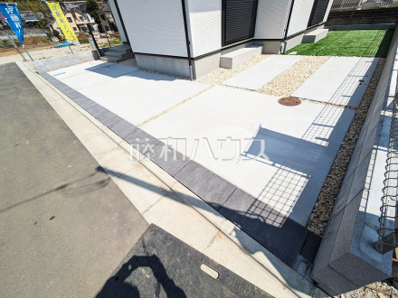 14号棟　カースペース　【八王子市石川町】
来客時や駐輪スペースとしても利用可能なカースペース　／撮影日2025/04/17