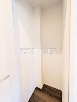 14号棟　収納　【八王子市石川町】
全居室、廊下等に収納スペースを設けた、収納重視の間取りとなっています。　／撮影日2025/04/19