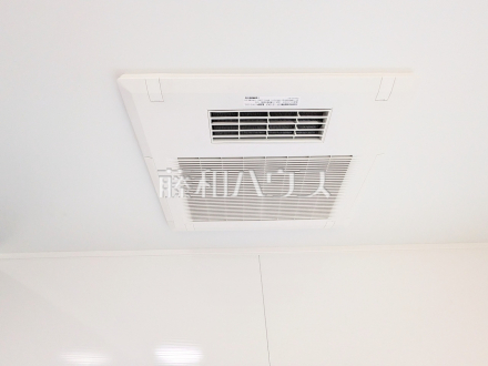 14号棟　浴室換気乾燥機　【八王子市石川町】　 浴室は換気・乾燥・暖房機付きで、入浴前も入浴後も快適です。 ／撮影日2025/04/19