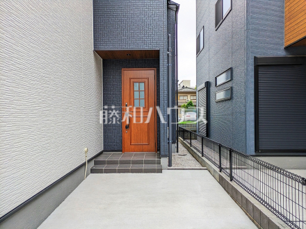 4号棟　玄関　【小平市小川東町５丁目】／撮影日2025/05/12