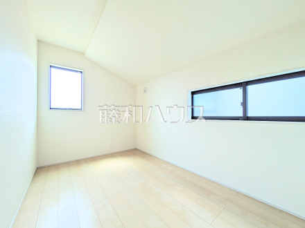 4号棟　居室　【小平市小川東町５丁目】
部屋の雰囲気や広さ・眺望・間取りの使い勝手など、是非一度、ご自身の目で確かめてみてください。　／撮影日2025/04/10