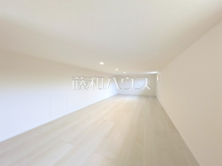 使い勝手の良い小屋裏収納は、シーズンオフの荷物もたっぷり収納できます。【三鷹市井口１丁目】3号棟　小屋裏収納　　／撮影日2025/04/20