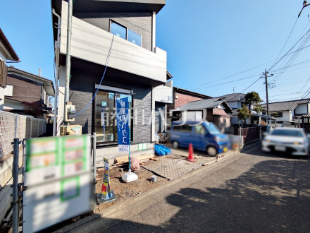接道状況および現場風景　【府中市栄町１丁目】 ここに住む方を想像して、着々と建築しております！ ／撮影日2025/02/28