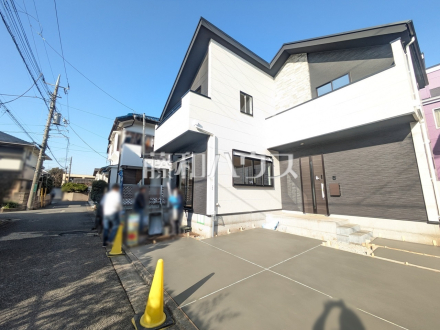 接道状況および現場風景　【府中市栄町１丁目】府中市立新町小学校まで徒歩約10分（約800m）通学を見守るご家族も安心な立地。／撮影日2025/03/14