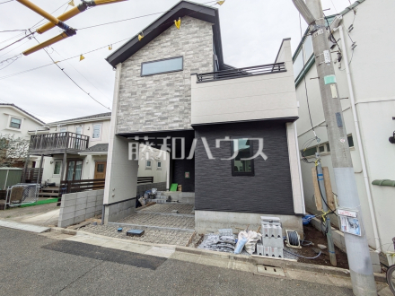 足場が外れて実際の外観が見えてきました。完成までもう少しです。　【練馬区大泉学園町３丁目】／撮影日2025/03/06