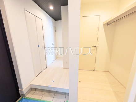 ７号棟(モデル棟)　玄関　【小平市小川町１丁目】／撮影日2025/04/06