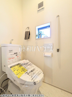 ７号棟(モデル棟)　トイレ　【小平市小川町１丁目】
ウォシュレット付きトイレ！リビング・お風呂に続いて意外と癒しの空間かも！？　／撮影日2025/05/01