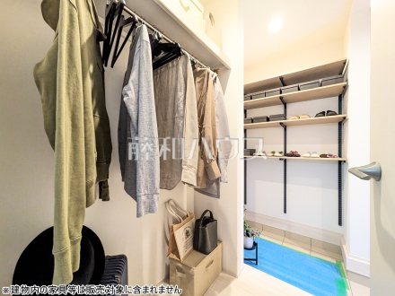７号棟(モデル棟)　玄関・シューズインクローゼット　【小平市小川町１丁目】収納たっぷり！シューズインクローゼット

／撮影日2025/05/01