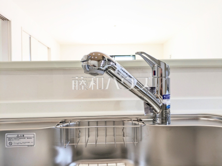 4号棟　浄水器一体型水栓　【小平市小川町１丁目】　いつでもおいしいお水が飲める浄水器一体型水栓も完備／撮影日2025/06/09