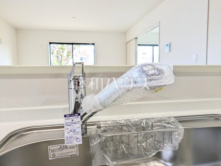 6号棟　浄水器一体型水栓　【小平市小川町１丁目】　いつでもおいしいお水が飲める浄水器一体型水栓も完備 
／撮影日2025/04/24