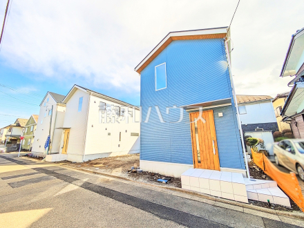 外観　【小平市上水本町１丁目】お洒落で雰囲気のある佇まいに自然のやさしい潤いを纏ったこの家は、街に新たな表情を見せてくれることでしょう。永く住まう事を追求した本物の家です。
／撮影日2025/03/17