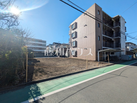 きれいに整備された敷地。これから夢の新邸がここに建ちます。／撮影日2024/12/23