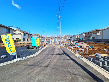 接道状況および現場風景　【西東京市芝久保町５丁目】
物件の事、諸費用の事など、小さな疑問も担当までお気軽にご連絡・ご相談下さい。　／撮影日2025/04/04
