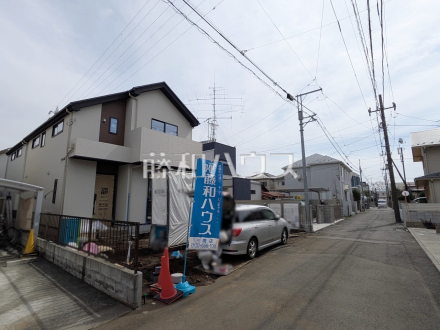 接道状況および現場風景　【小金井市前原町４丁目】実際の街並みの様子が段々見えて参りました。ぜひ実際に現地をご見学下さいませ。　／撮影日2025/03/13