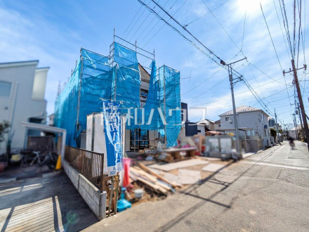 接道状況および現場風景　【小金井市前原町４丁目】 見学はしたいけど、なかなか時間が取れない・・・そんな方に出勤前や仕事終わりにマイホームを見学できるサポートをいたします。 ／撮影日2025/02/22