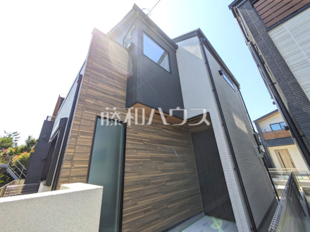 9号棟　外観　【東村山市廻田町２丁目】　道路から奥まった住まいは、車や人通りも気にならずプライバシーの確保された住空間を保つことができます。／撮影日2025/06/05