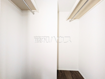 3号棟　収納力豊富なウォークインクローゼットで、バッグや小物類も片付きます。　【立川市上砂町４丁目】／撮影日2025/04/28