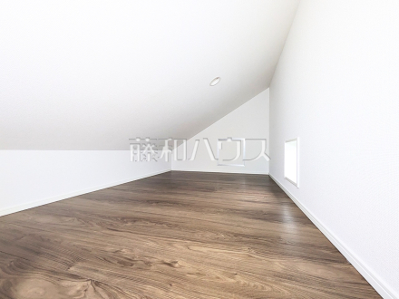 3号棟　小屋裏収納には、シーズンオフの荷物もたっぷり収納できます。　【立川市上砂町４丁目】／撮影日2025/04/28