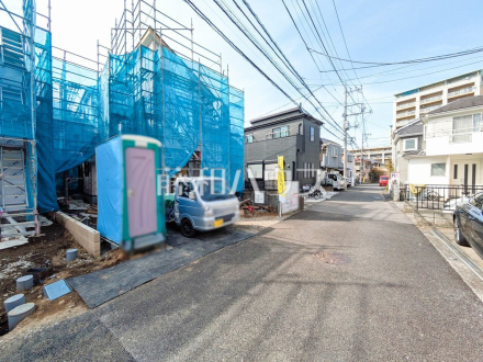 接道状況および現場風景　【立川市上砂町１丁目】 建物のプレゼンをさせていただきますので、実際の完成イメージを思い描いていただくことができます。お気軽にお問合せ下さい。 ／撮影日2025/04/05