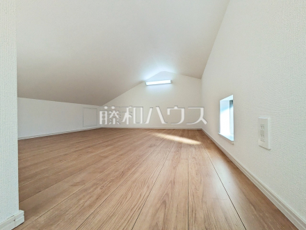 ロフト　【小平市小川東町】さまざまな用途に利用できるロフトは、季節物やスーツケース等かさばる物の収納に役立ちます。
／撮影日2025/01/31