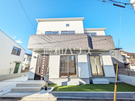 外観　【小平市小川東町】太陽に愛され、日当り・通風に優れた魅力的で快適さを追求した邸宅。ここに住むからこそ意味がある。そんな特別感に浸ってみませんか。／撮影日2025/01/31