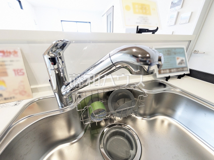 1号棟　浄水器一体型水栓　【小平市仲町】　いつでもおいしいお水が飲める浄水器一体型水栓も完備 
／撮影日2025/04/17