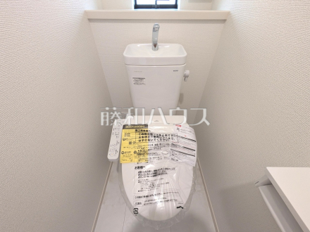 トイレ　【日野市東平山２丁目】
各階にトイレがあると、階段の上り下りをせずに済むため就寝時なども便利です。　／撮影日2025/06/28