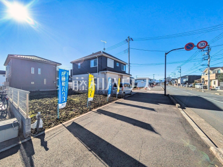 接道状況および現場風景　【日野市東平山２丁目】
お探しの物件に出会うためには、早めのご確認をオススメします。未完成の今のうちにぜひお問合せをお待ちしております。／撮影日2025/01/13