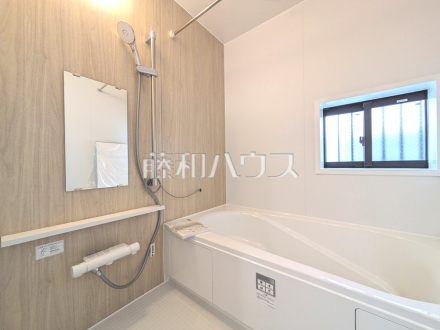 浴室　【日野市東平山２丁目】
ゆったり寛げる1坪タイプのユニットバスで、疲れたからだを癒してあげて下さい。　／撮影日2025/06/28