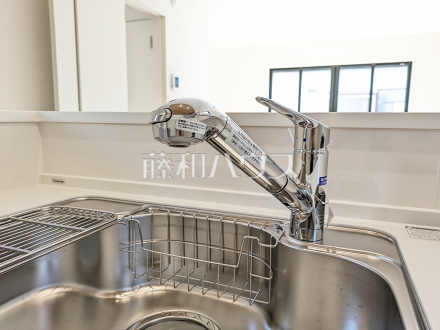 浄水器一体型水栓　【西東京市新町５丁目】　いつでもおいしいお水が飲める浄水器一体型水栓も完備 
／撮影日2025/03/10
