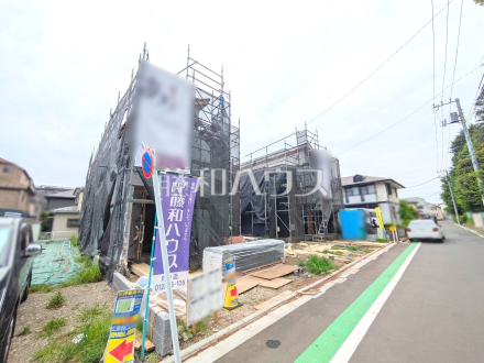 ≪接道状況≫利便性と、思わず深呼吸したくなる大きな空、色彩豊かな木々。この街が育んだ豊かな情景を楽しみ過ごす時が心地よいものとなるでしょう。【府中市白糸台１丁目】／撮影日2025/05/23