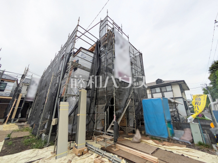 ≪1号棟　外観≫まだまだ建築中ですが、ぜひ現地をご覧になりませんか？基礎・上棟の状態は建築中にしかご覧になれません！ 【府中市白糸台１丁目】／撮影日2025/04/25