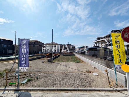 ≪1号棟　外観≫ 2階にリビングを設置することで道路や外からの視線が届きにくい、プライバシー性の高いリビングでゆっくりと寛ぐことができます。 【府中市白糸台１丁目】／撮影日2025/02/28