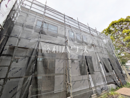 ≪1号棟　外観≫ 2階にリビングを設置することで道路や外からの視線が届きにくい、プライバシー性の高いリビングでゆっくりと寛ぐことができます。 【府中市白糸台１丁目】／撮影日2025/04/25