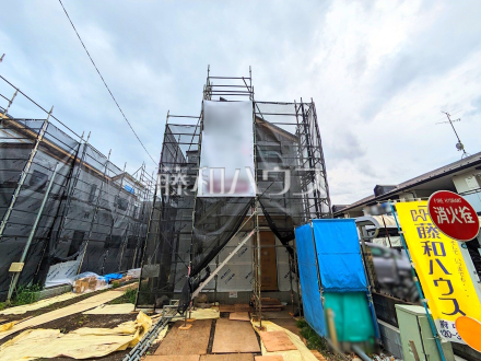 ≪1号棟　外観≫まだまだ建築中ですが、ぜひ現地をご覧になりませんか？基礎・上棟の状態は建築中にしかご覧になれません！ 【府中市白糸台１丁目】／撮影日2025/05/09