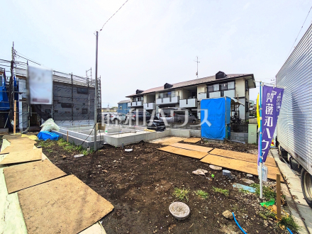 ≪1号棟　外観≫ 2階にリビングを設置することで道路や外からの視線が届きにくい、プライバシー性の高いリビングでゆっくりと寛ぐことができます。 【府中市白糸台１丁目】／撮影日2025/04/11