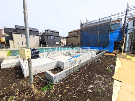 ≪4号棟　外観≫まだまだ建築中ですが、ぜひ現地をご覧になりませんか？基礎・上棟の状態は建築中にしかご覧になれません！ 【府中市白糸台１丁目】／撮影日2025/04/11