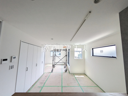 4号棟　リビング(施工中)　【府中市白糸台１丁目】／撮影日2025/07/18