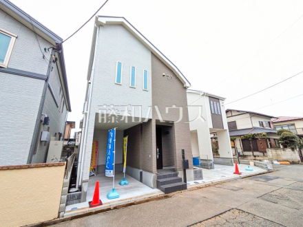 接道状況および現場風景　【東久留米市前沢４丁目】 周辺環境はもちろん日当たりや設備仕様など実際に行ってみないと分からないことも多くございます。営業担当がご案内いたしますのでお気軽にお問い合わせください／撮影日2025/03/04