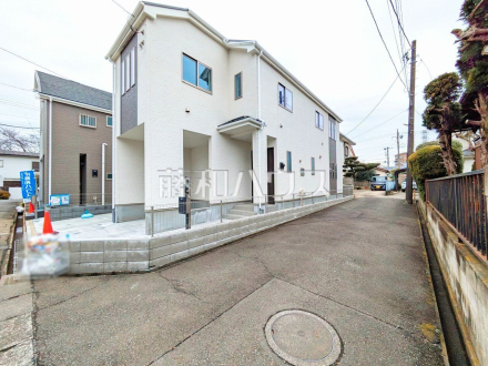 接道状況および現場風景　【東久留米市前沢４丁目】 周辺環境はもちろん日当たりや設備仕様など実際に行ってみないと分からないことも多くございます。営業担当がご案内いたしますのでお気軽にお問い合わせください／撮影日2025/03/04
