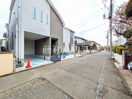 接道状況および現場風景　【東久留米市前沢４丁目】いつでもご内覧いただけます！ぜひ実物をご覧いただきたく思います。喜んでご案内いたしますのでお気軽にお問合せ下さい。／撮影日2025/03/04