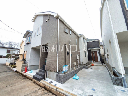 2号棟　外観　【東久留米市前沢４丁目】 見学はしたいけど、なかなか時間が取れない・・・そんな方に出勤前や仕事終わりにマイホームを見学できるサポートをいたします。 ／撮影日2025/03/04