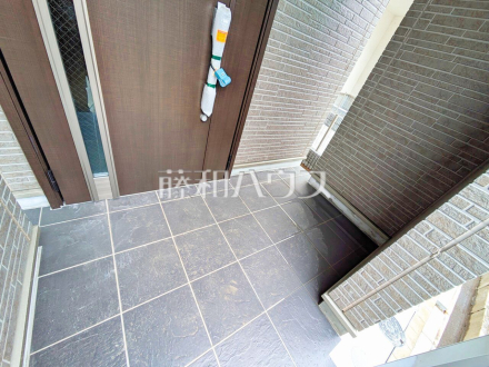 2号棟　玄関　【東久留米市前沢４丁目】／撮影日2025/03/04