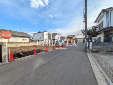 接道状況および現場風景　【小平市鈴木町１丁目】前面道路6mなので、車の運転に苦手意識のある方でも落ち着いて運転・駐車ができそうですね。／撮影日2025/02/20
