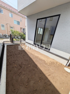 広々とした庭先は、ガーデニングや家庭菜園なども楽しめます　【志木市中宗岡５丁目】／撮影日2025/04/19