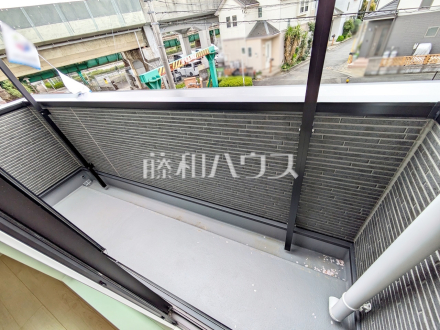 ≪4号棟　バルコニー≫南東向きのバルコニーは日差しもたっぷり注ぎ、お洗濯物もよく乾きます。　【府中市是政６丁目】／撮影日2025/04/07