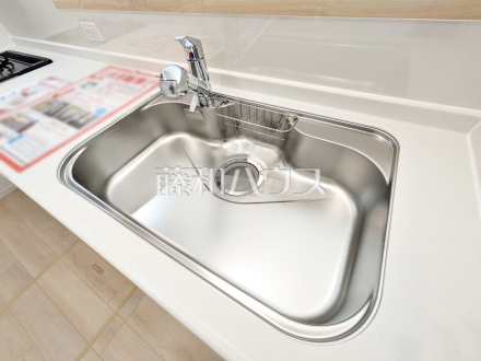 4号棟　浄水器一体型水栓　【府中市是政６丁目】
　いつでもおいしいお水が飲める浄水器一体型水栓も完備　／撮影日2025/04/07