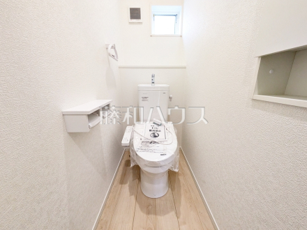 4号棟　温水洗浄機能付きトイレ　【府中市是政６丁目】
　温水洗浄機能付きトイレで清潔にご使用いただけます。　／撮影日2025/04/07
