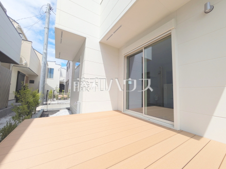 7号棟　ウッドデッキ　【三鷹市上連雀７丁目】／撮影日2025/08/01
